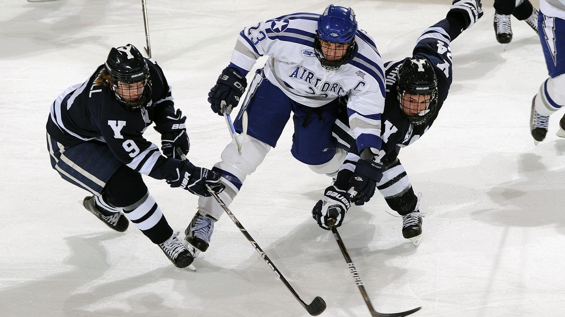 开云体育在线-红牛二队横扫迈凯伦，汉密尔顿高光表现难挽狂澜
